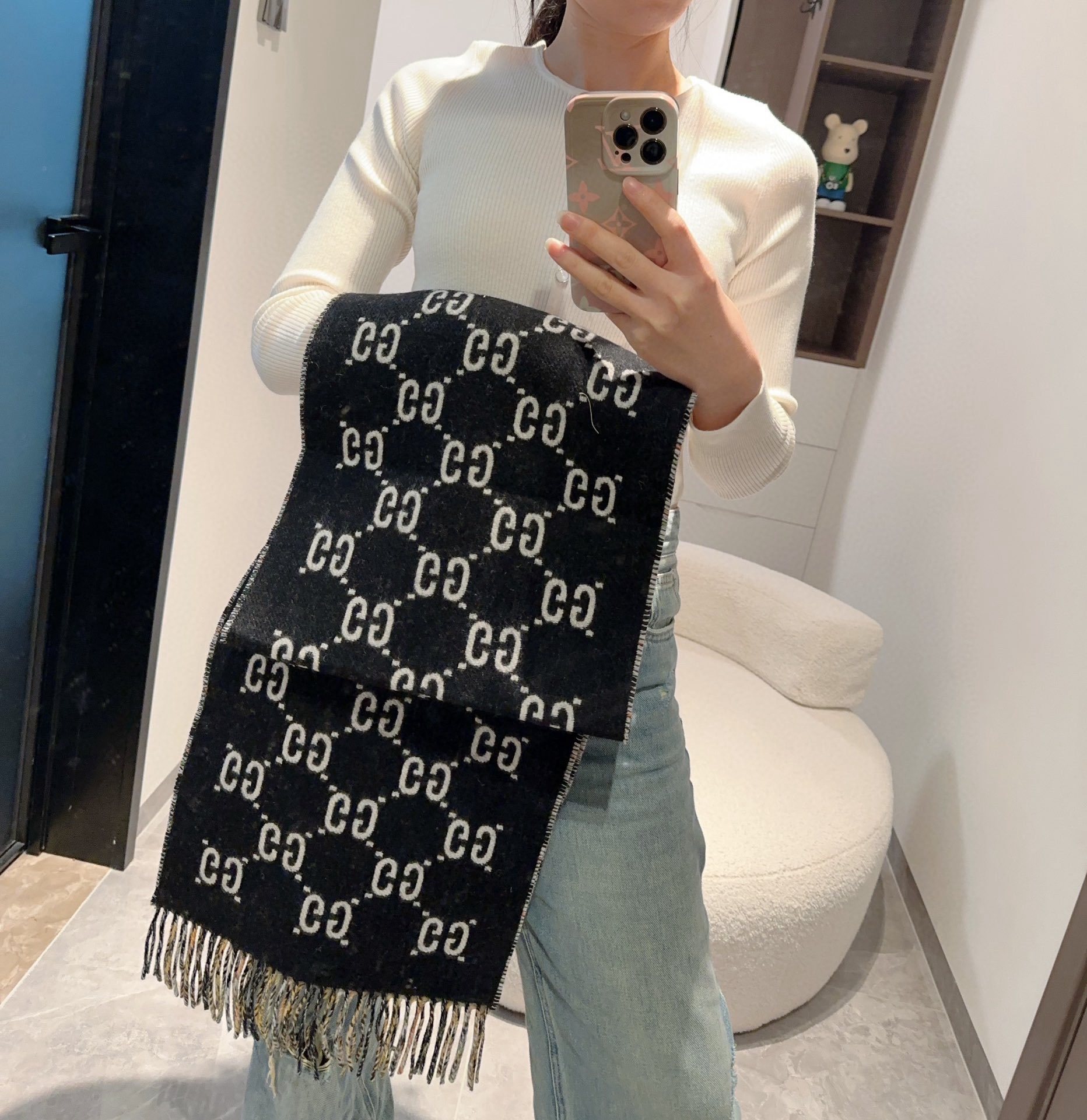 Gucci古奇经典羊绒围巾来个硬货.麻溜的安排上.纯正出口原订单已经交货一批其中一批刚过海关直蹦英国.最