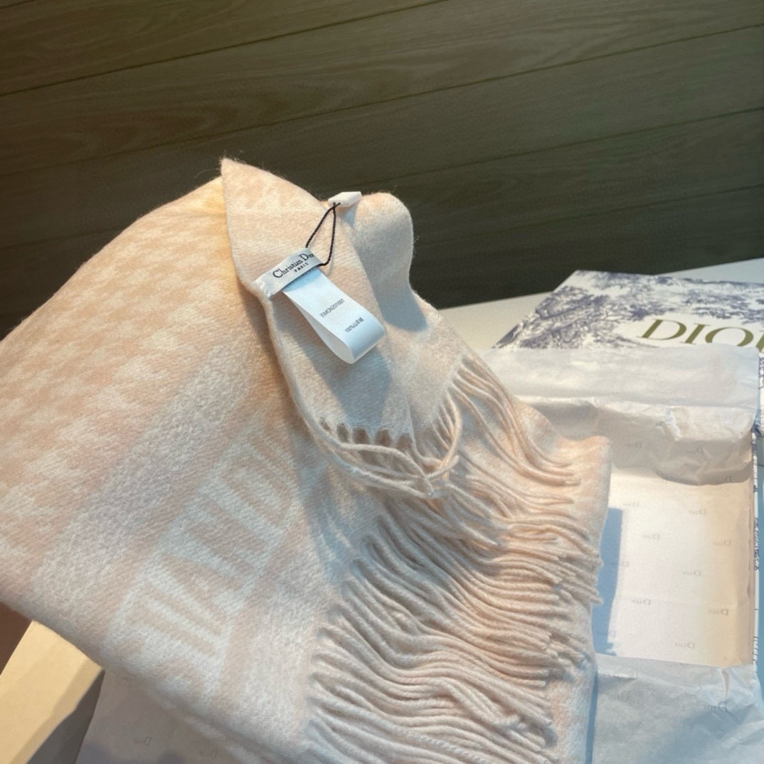 D家高端品质!高克重!原版开模!定制面料!上新!2024迪/奥最新款到货!经典千鸟格围巾什么年龄的人都合
