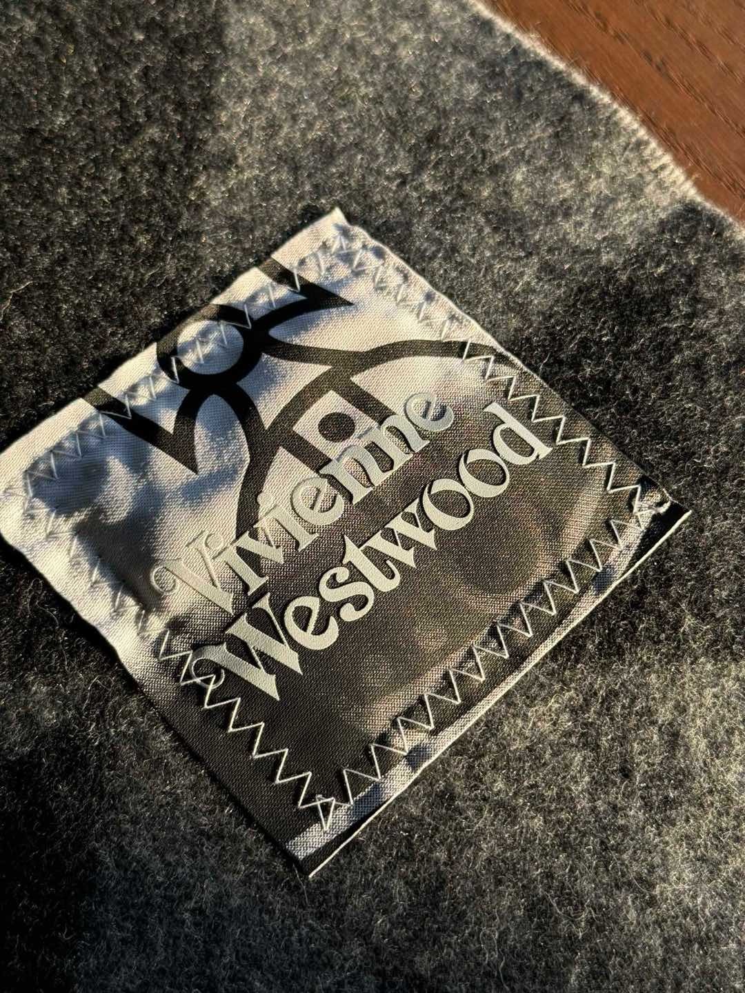 新款到货️经典大土星围巾viviennewestwood西太后土星英国时装设计师时装的朋克之母!时尚潮流
