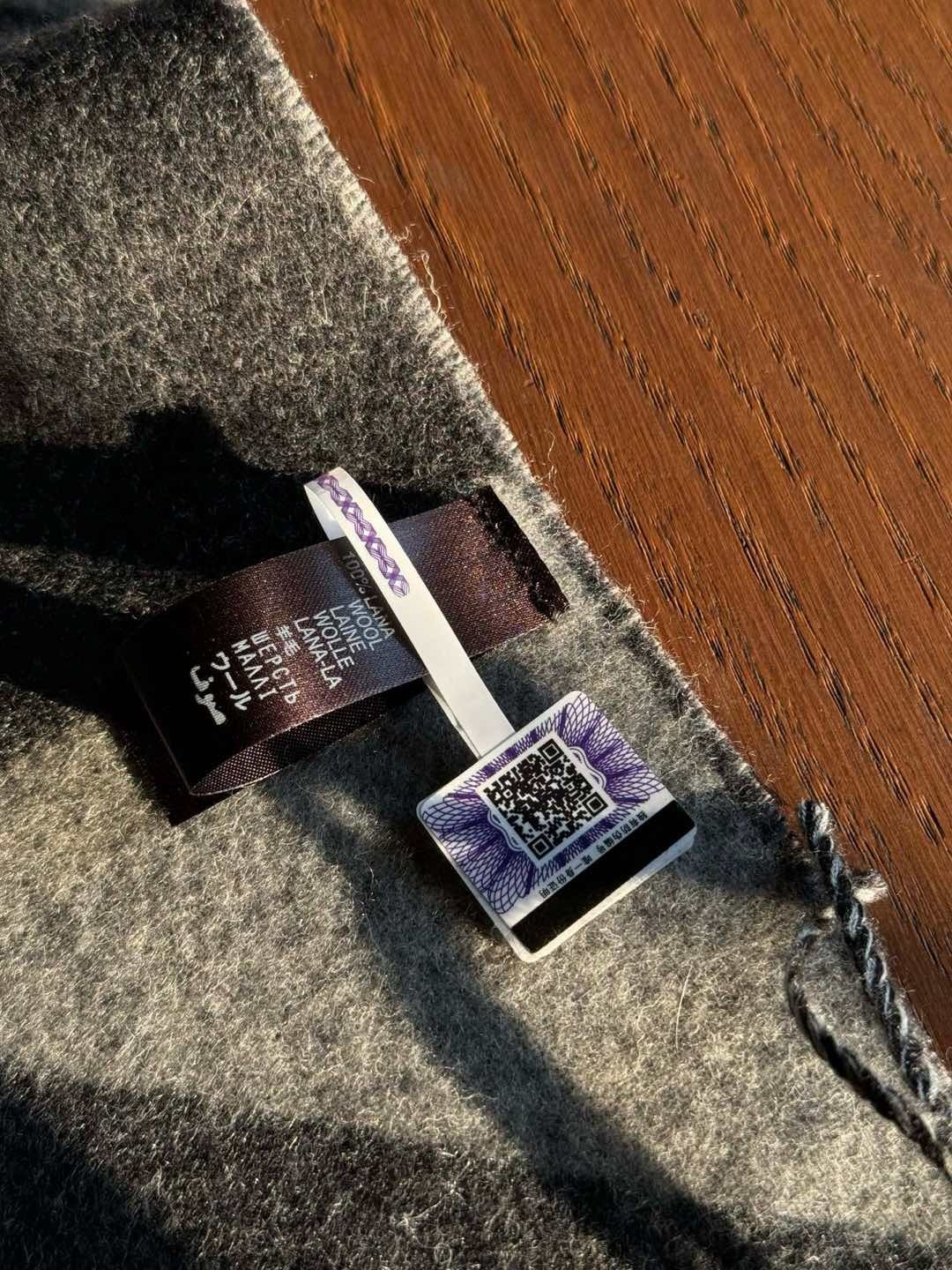 新款到货️经典大土星围巾viviennewestwood西太后土星英国时装设计师时装的朋克之母!时尚潮流