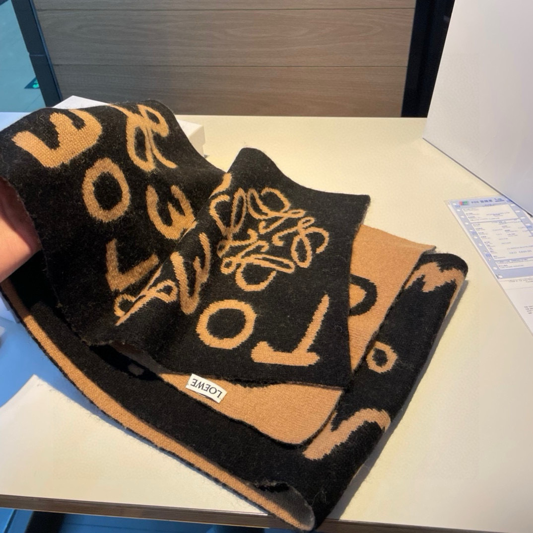 Loewe原单!重磅推荐!2022新款针织围巾!低调的奢侈感极品柔美精英高手级别的时髦感围巾!这款loe