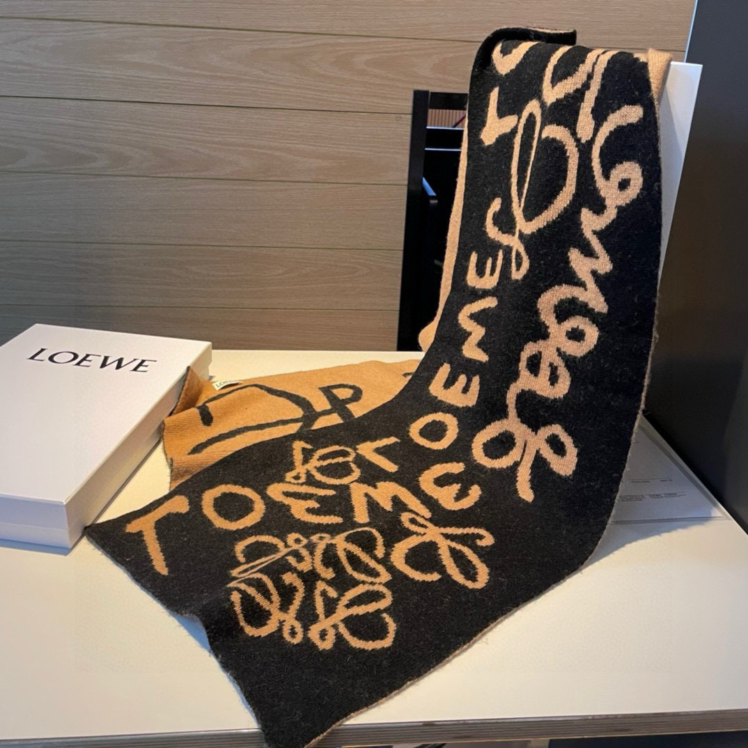 Loewe原单!重磅推荐!2022新款针织围巾!低调的奢侈感极品柔美精英高手级别的时髦感围巾!这款loe