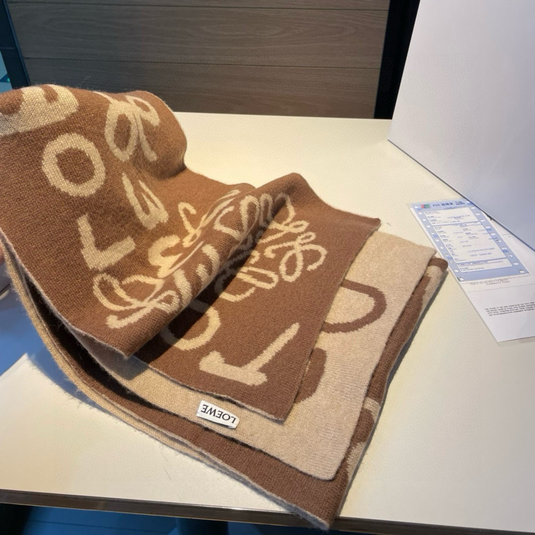 Loewe原单!重磅推荐!2022新款针织围巾!低调的奢侈感极品柔美精英高手级别的时髦感围巾!这款loe