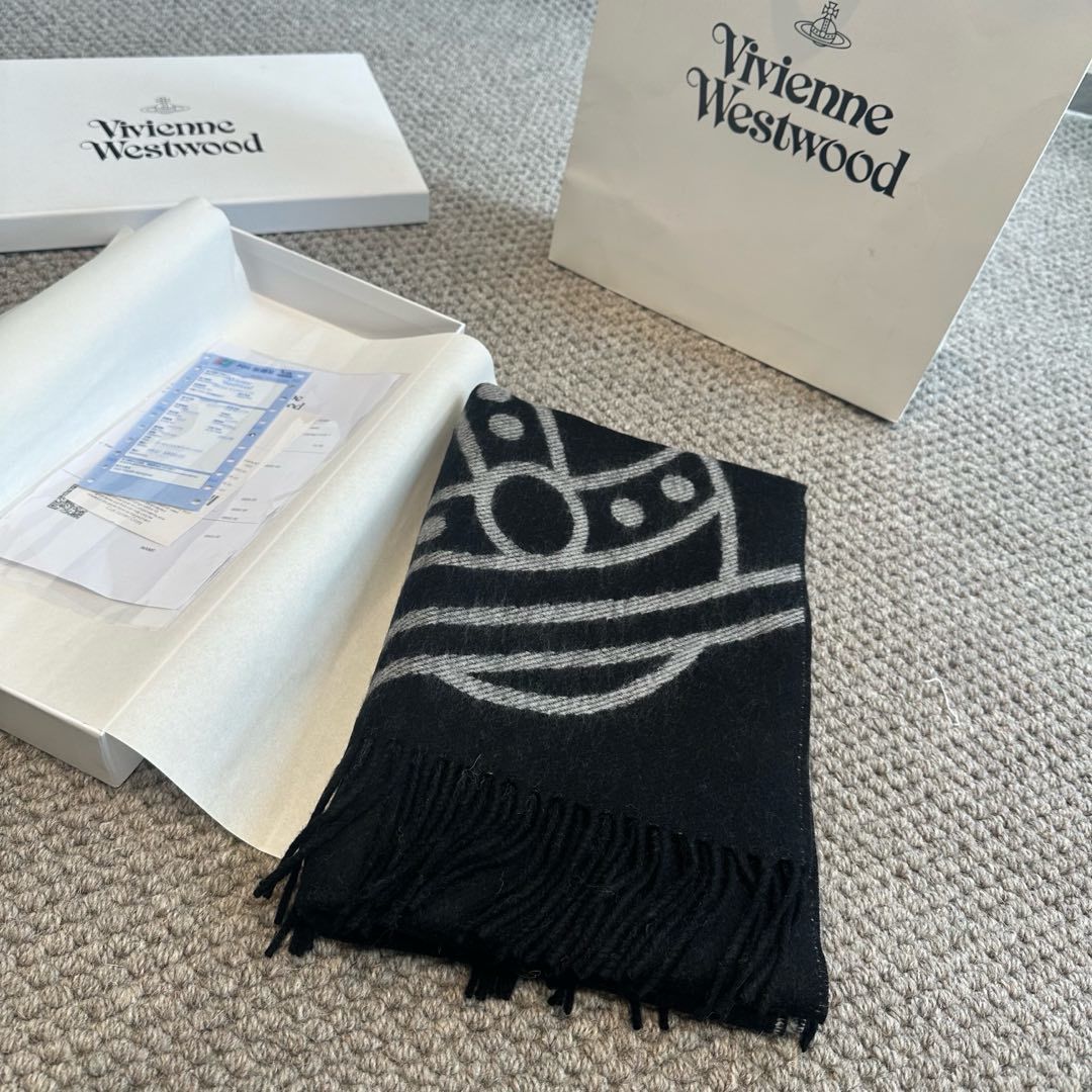 英国朋克教母“西太后VivienneWestwood”最爱的土星从精神上VivenneWestwood才
