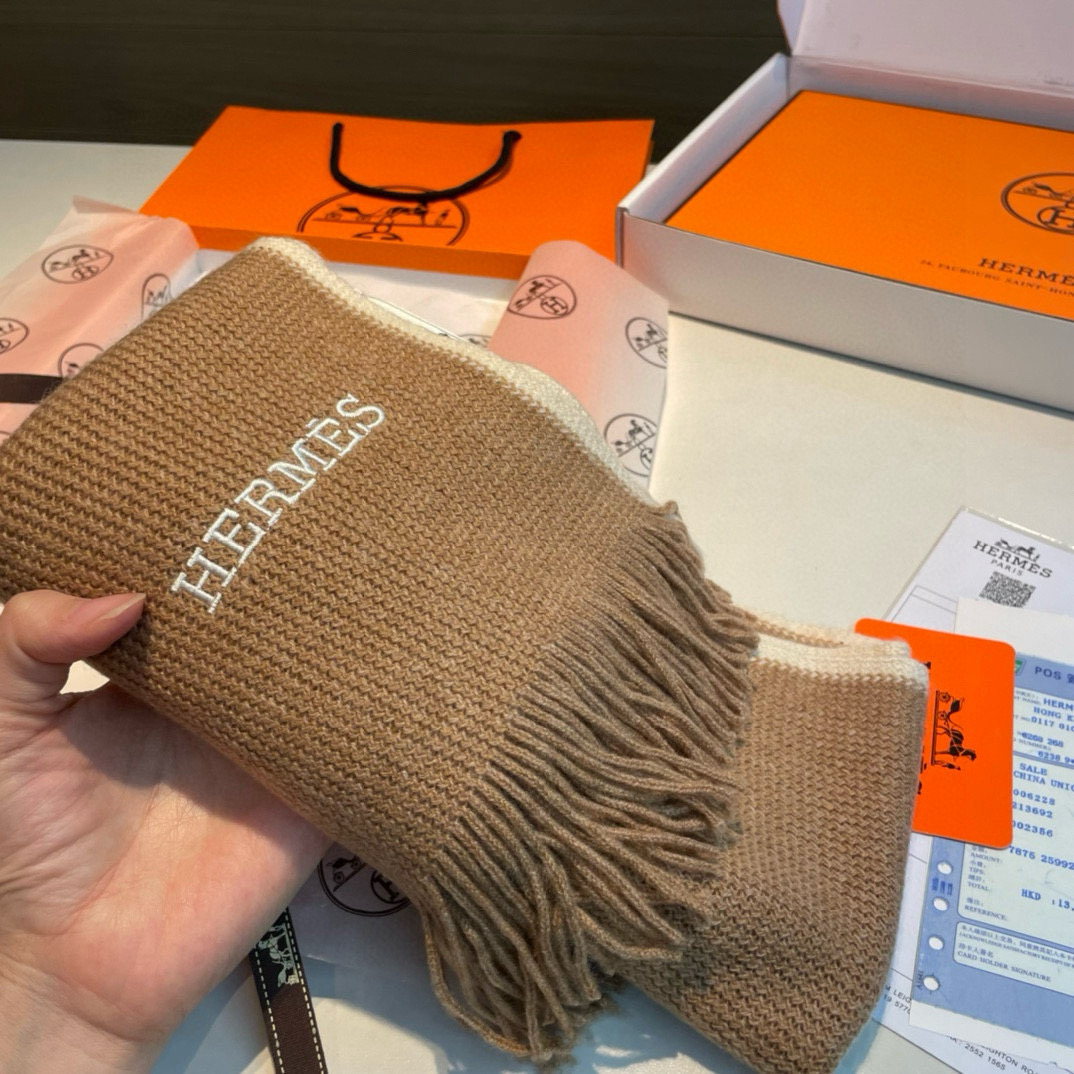  百分百羊绒 Hermes（爱马仕）同步专柜，高端羊绒针织围巾！】可正式，可随意，非常Classical