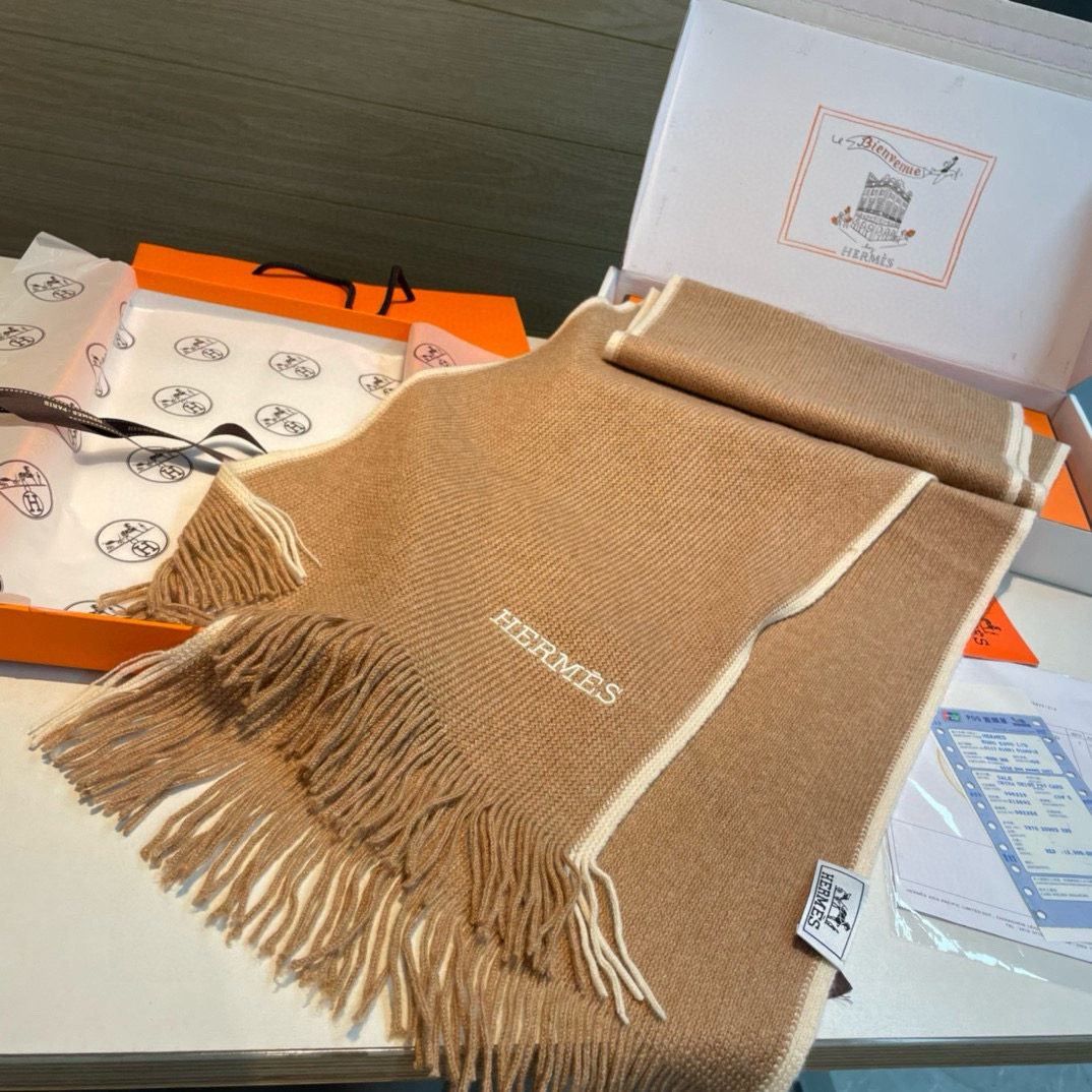  百分百羊绒 Hermes（爱马仕）同步专柜，高端羊绒针织围巾！】可正式，可随意，非常Classical