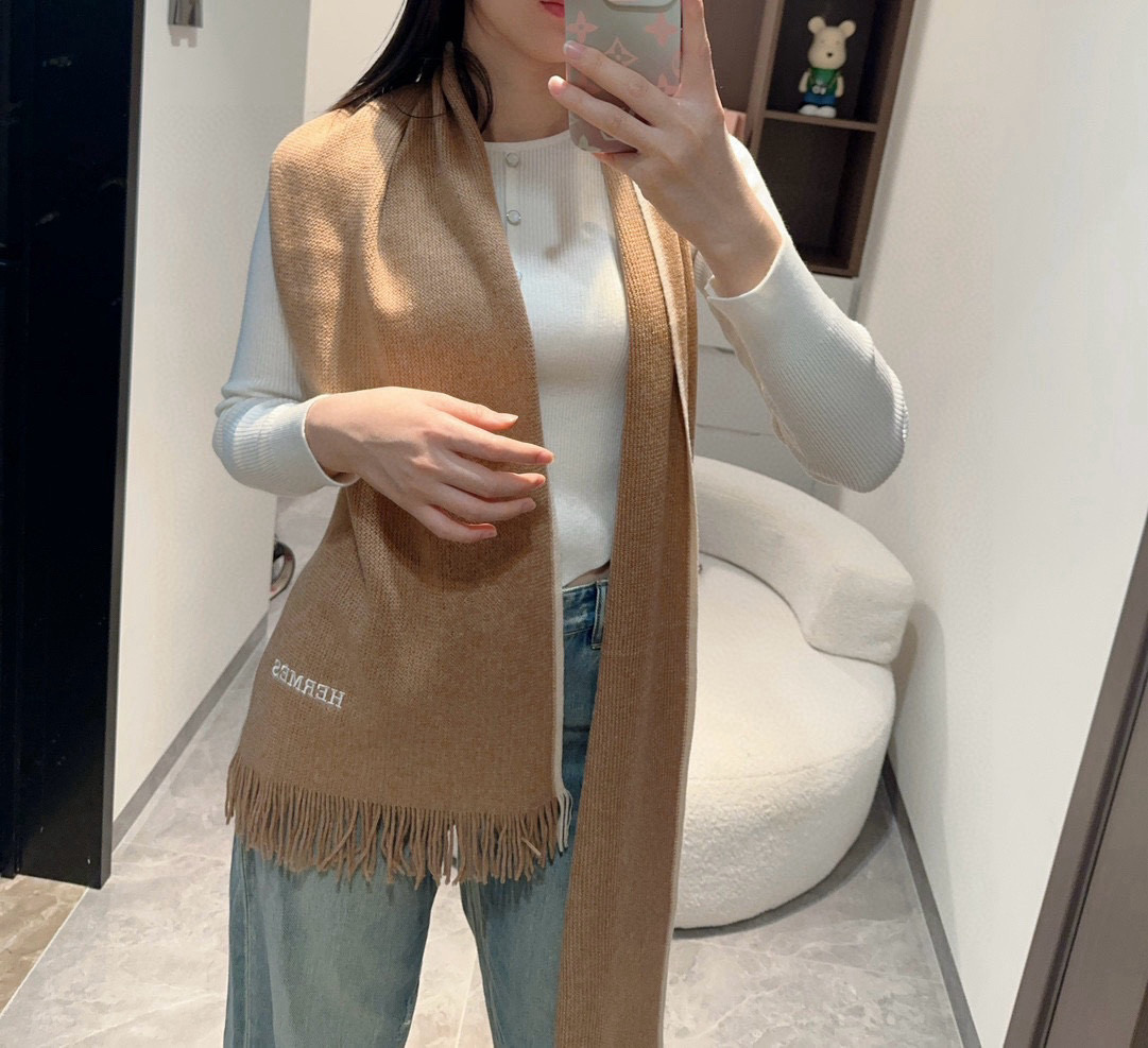  百分百羊绒 Hermes（爱马仕）同步专柜，高端羊绒针织围巾！】可正式，可随意，非常Classical