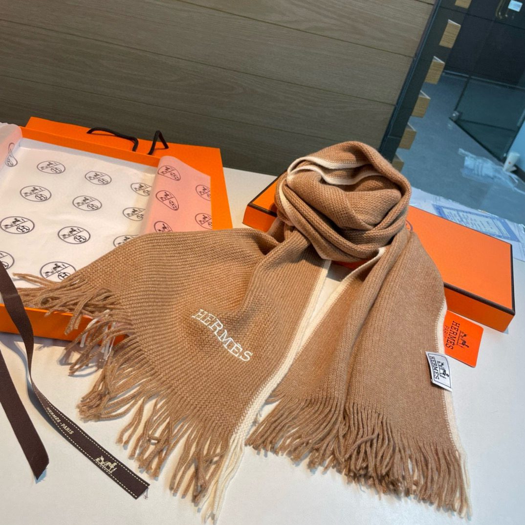  百分百羊绒 Hermes（爱马仕）同步专柜，高端羊绒针织围巾！】可正式，可随意，非常Classical