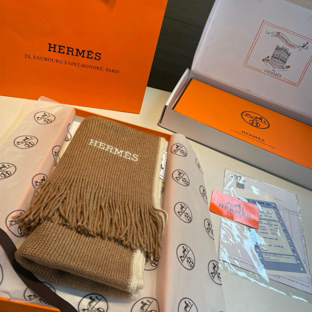  百分百羊绒 Hermes（爱马仕）同步专柜，高端羊绒针织围巾！】可正式，可随意，非常Classical