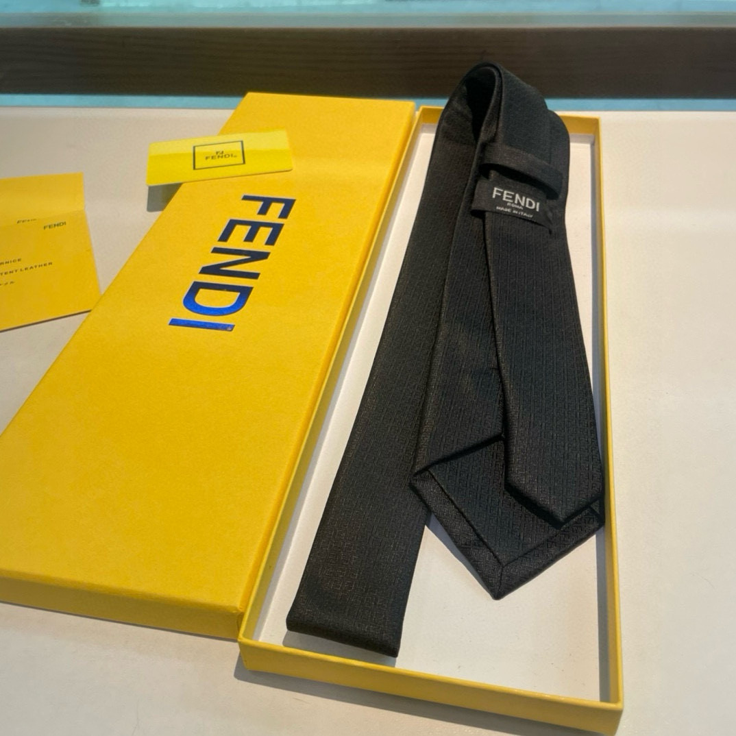 “Male Fendi Explosive FF-Letter Silk Tie: Exquisite Craftsmanship and Style” - 图片 3