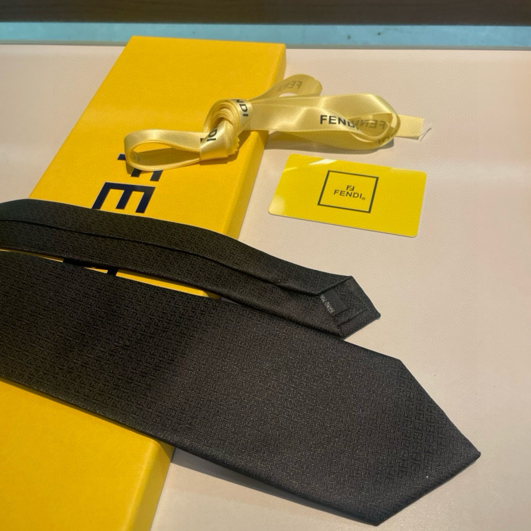 “Male Fendi Explosive FF-Letter Silk Tie: Exquisite Craftsmanship and Style” - 图片 5