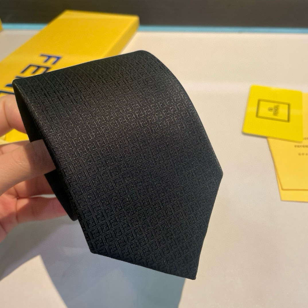 “Male Fendi Explosive FF-Letter Silk Tie: Exquisite Craftsmanship and Style” - 图片 4