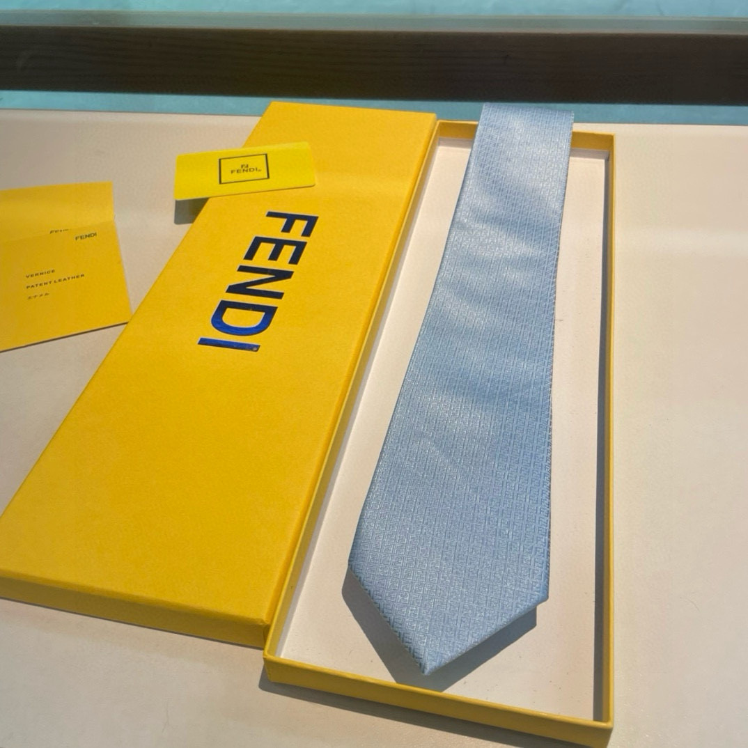 “Male Fendi Explosive Tie: Iconic FF-Letter Silk Craftsmanship for Elegant Men” - 图片 2
