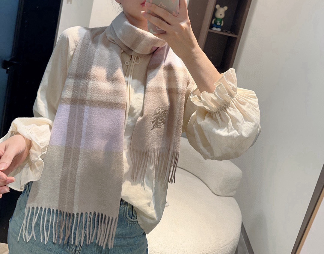  水波纹，百分百山羊绒 Burberry · 巴宝莉经典格子围巾❗好看的要疯掉了，太有型太有魅力了❗❗非