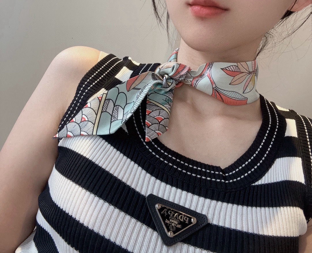  爱马仕Hermes树之歌小丝巾☄ 细软亲肤 款式花样 多用途使用 可做发带可做包包装饰可做颈间丝带等🦋