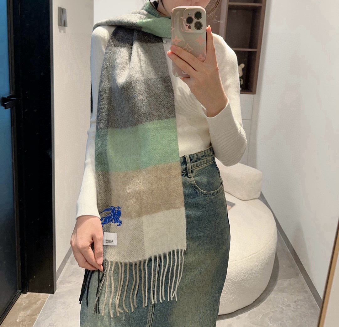 ✨✨Burberry · 巴宝莉双面围巾❗好看的要疯掉了，太有型太有魅力了❗❗非常斯文时尚的秋冬单品！真