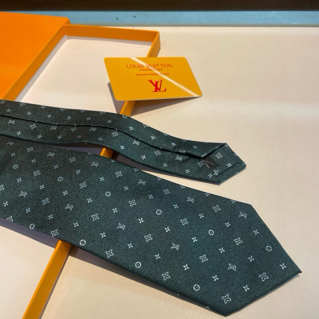 “LV Damier Pattern Collection: Elegant, Luxurious Flowers for Men in Top-of-the-line Silk” - 图片 5