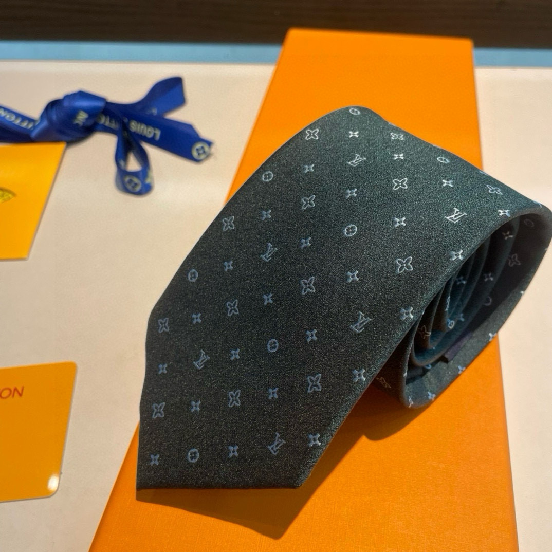 “LV Damier Pattern Collection: Elegant, Luxurious Flowers for Men in Top-of-the-line Silk” - 图片 8