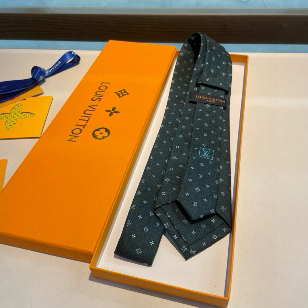 “LV Damier Pattern Collection: Elegant, Luxurious Flowers for Men in Top-of-the-line Silk” - 图片 4