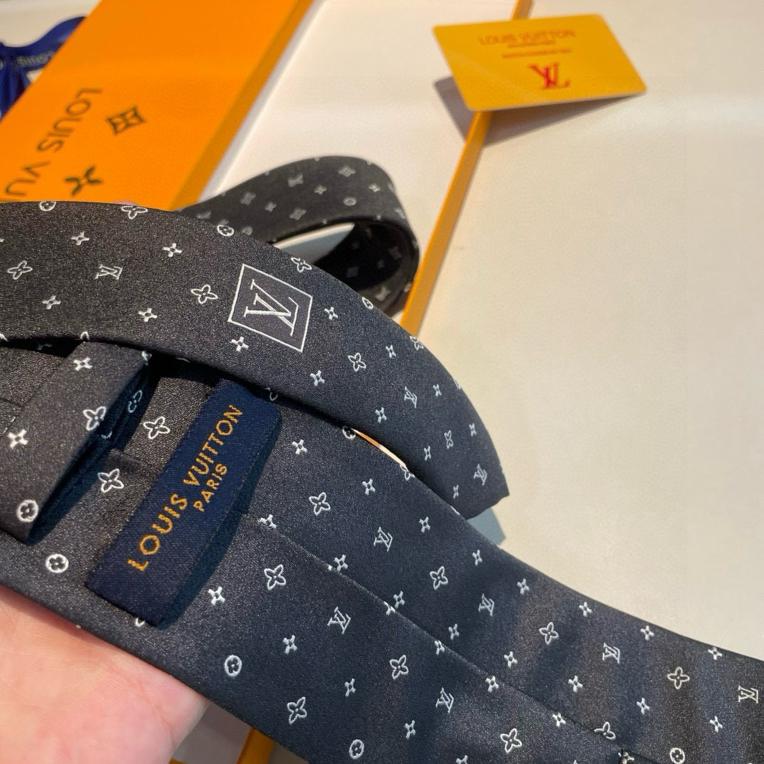 Luxurious LV Damier Silk Collection Elevates Men’s Style with Elegance. - 图片 5