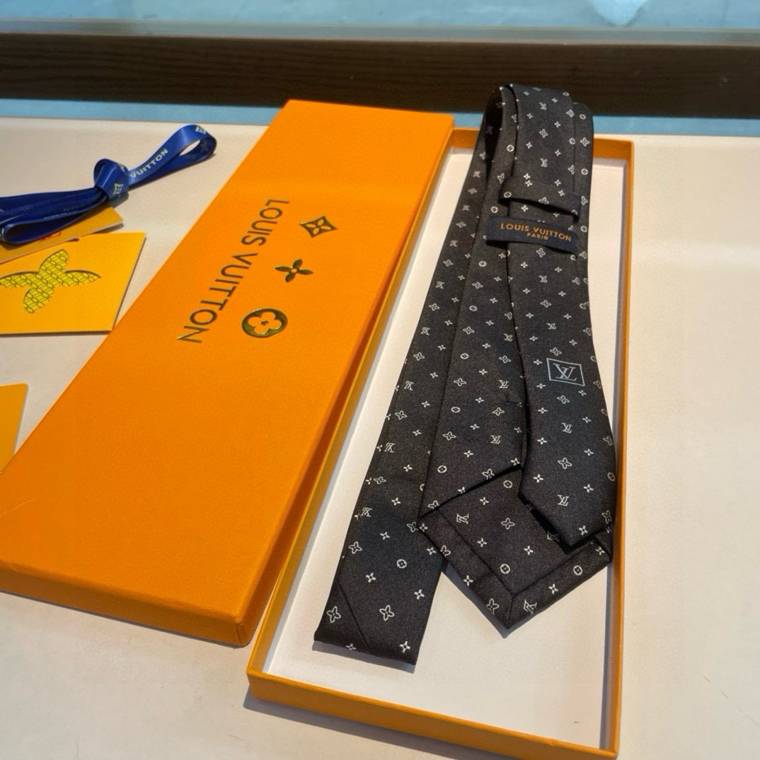 Luxurious LV Damier Silk Collection Elevates Men’s Style with Elegance. - 图片 3