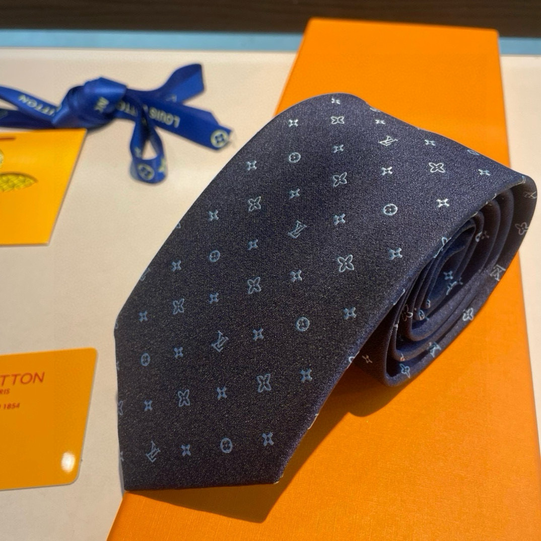 Luxurious LV Damier Pattern Silk Collection for Elegant Men’s Style - 图片 7