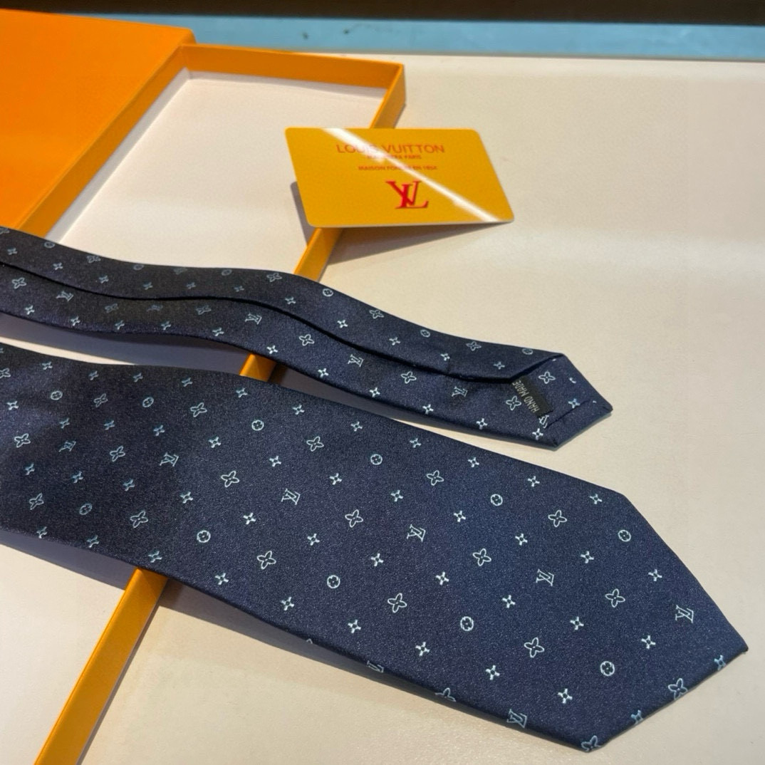 Luxurious LV Damier Pattern Silk Collection for Elegant Men’s Style - 图片 4
