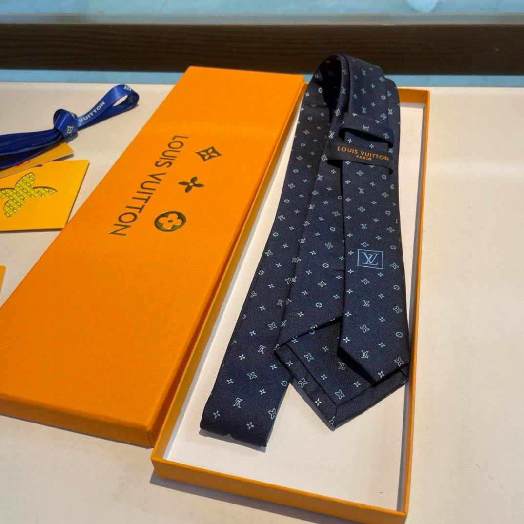 Luxurious LV Damier Pattern Silk Collection for Elegant Men’s Style - 图片 3