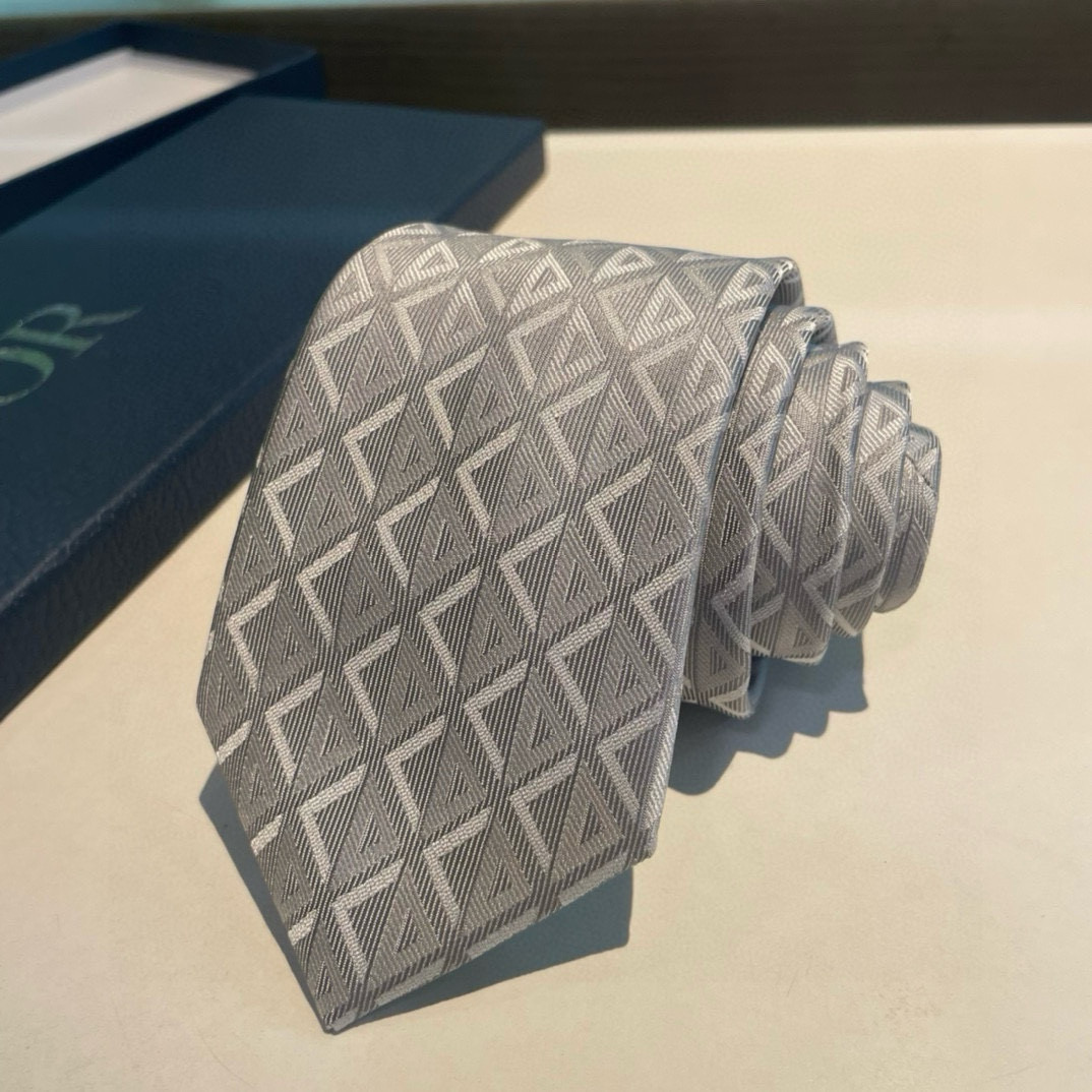 “Dior’s New Silk-Stolen Tie: Elegance and Personality in Fashion” - 图片 9