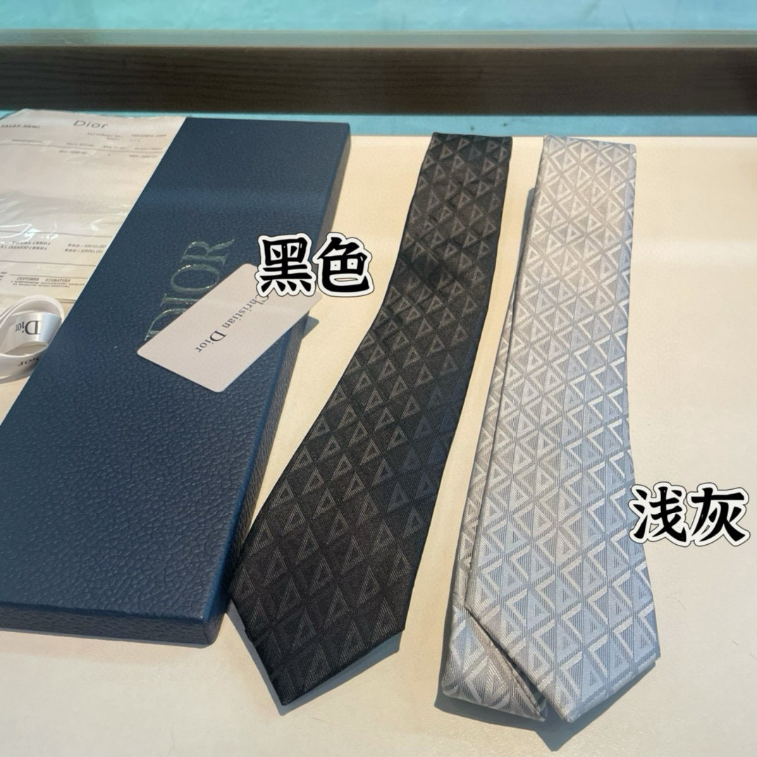 “Dior’s New Silk-Stolen Tie: Elegance and Personality in Fashion” - 图片 1