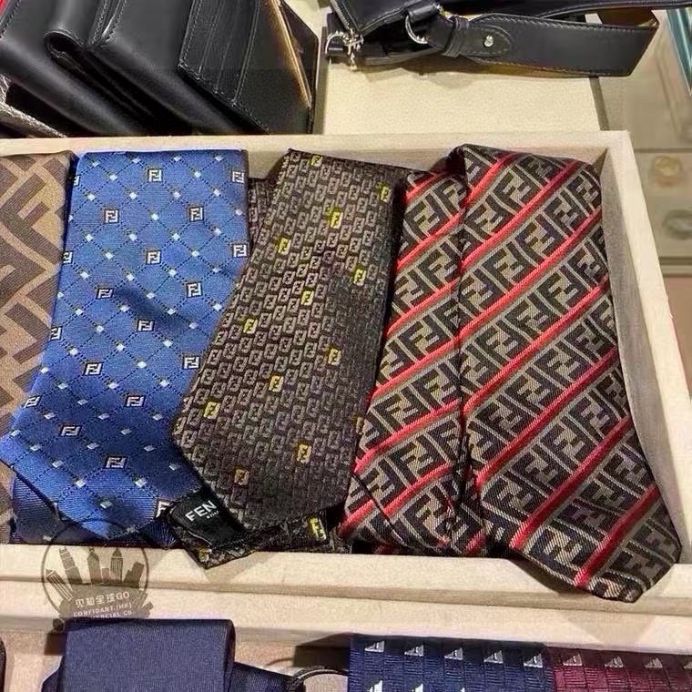 Elegant Fendi Men’s Silk Tie: Iconic FF-Letter Design for a Stylish Look