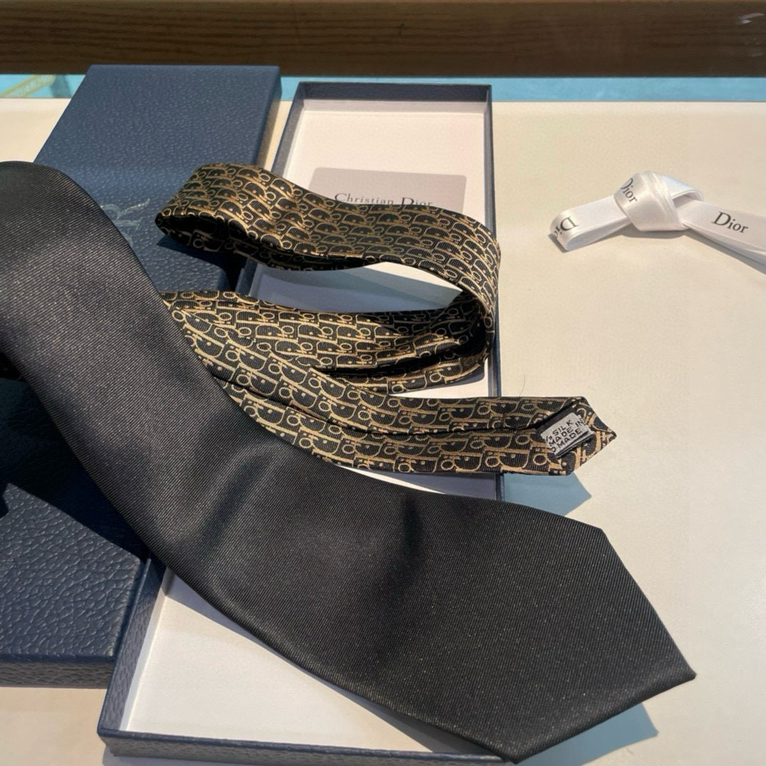 Dior’s New Men’s Tie: Showcasing Personality with Hands-On Style - 图片 6