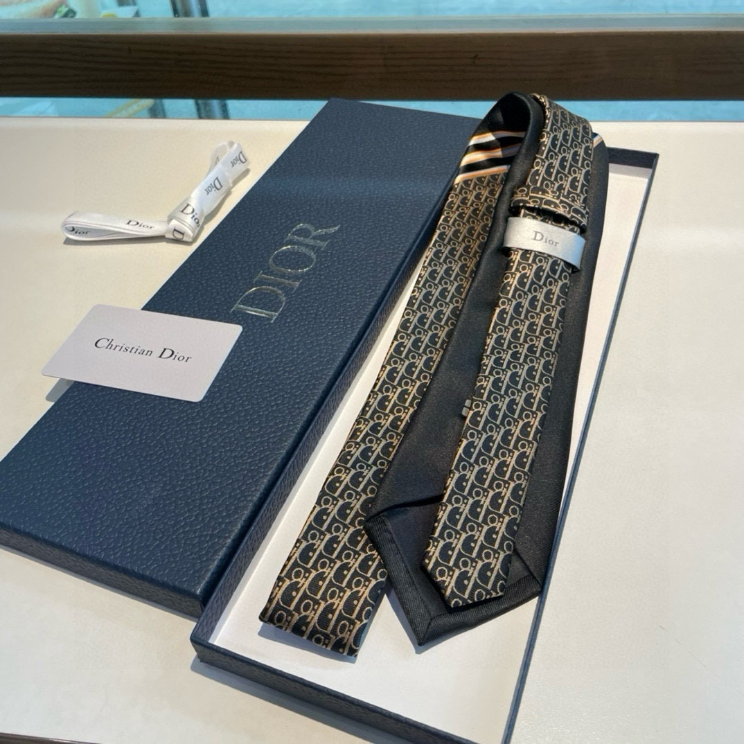 Dior’s New Men’s Tie: Showcasing Personality with Hands-On Style - 图片 3