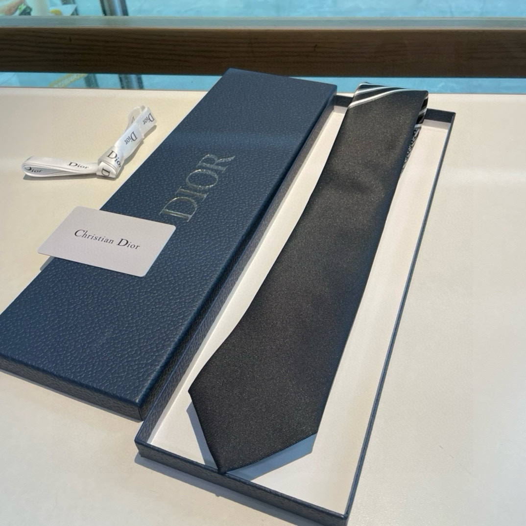 Dior’s New Men’s Tie Collection: 100% Hands-On Personality Showcase - 图片 2