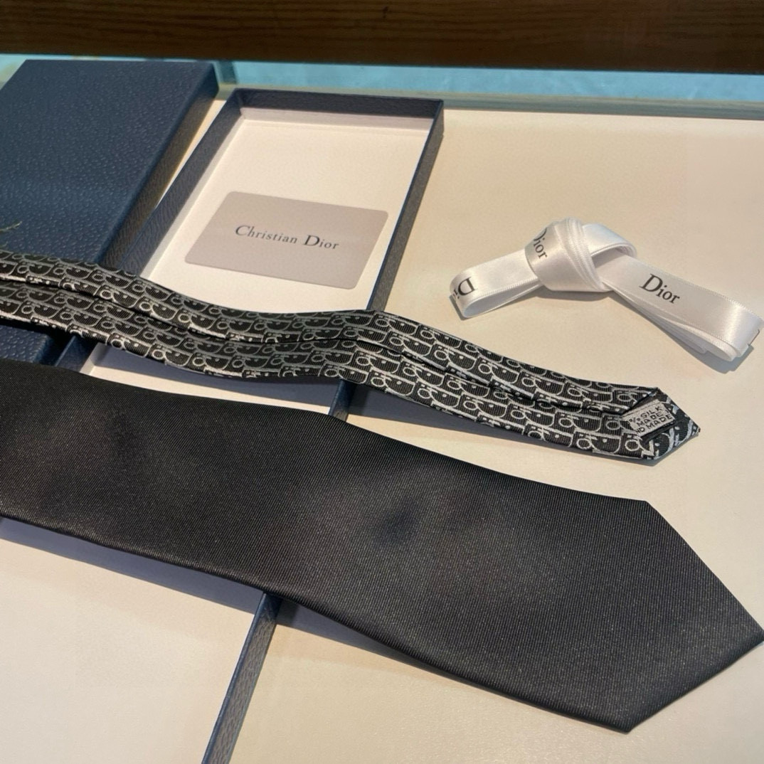 Dior’s New Men’s Tie Collection: 100% Hands-On Personality Showcase - 图片 4