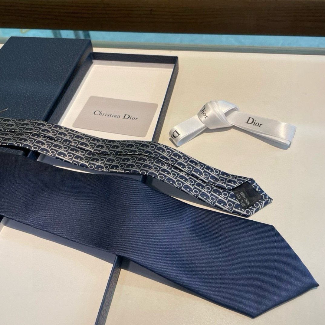 Dior’s New Men’s Tie Collection: Showcasing Personality with Hands-On Style - 图片 4