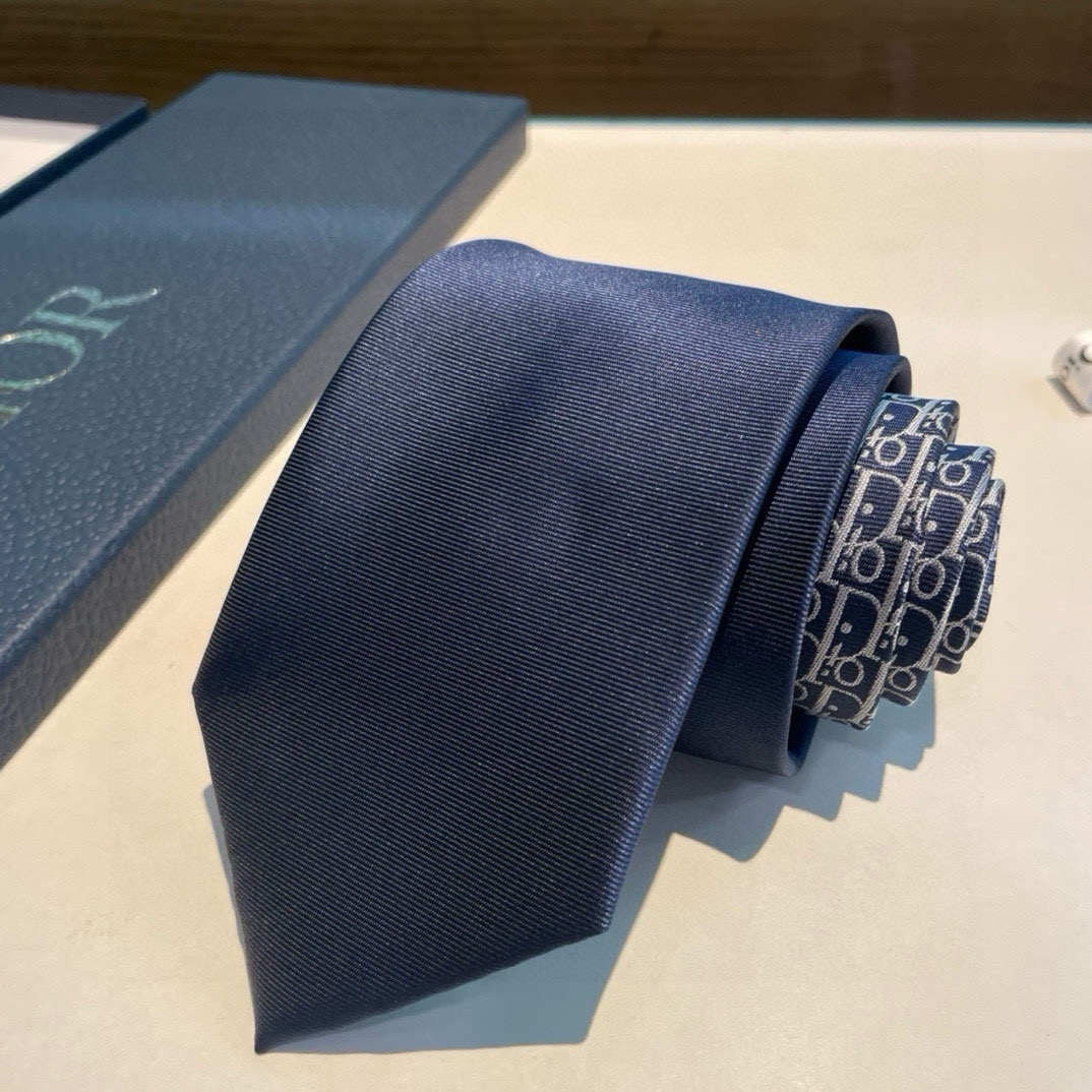 Dior’s New Men’s Tie Collection: Showcasing Personality with Hands-On Style - 图片 9