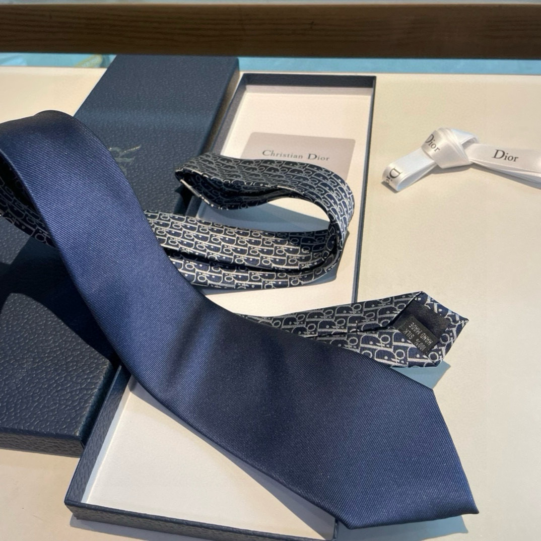Dior’s New Men’s Tie Collection: Showcasing Personality with Hands-On Style - 图片 6