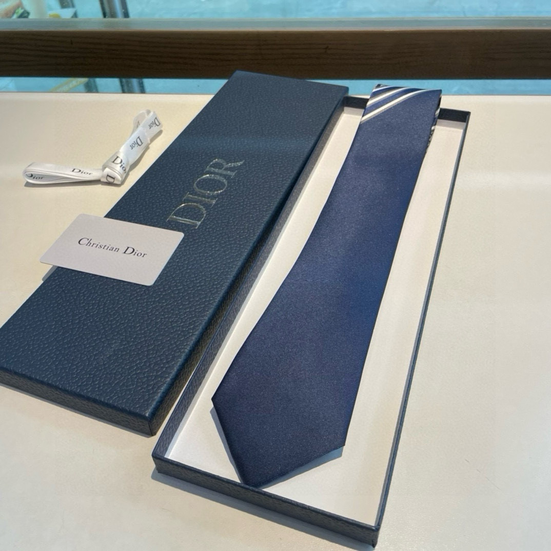 Dior’s New Men’s Tie Collection: Showcasing Personality with Hands-On Style - 图片 2