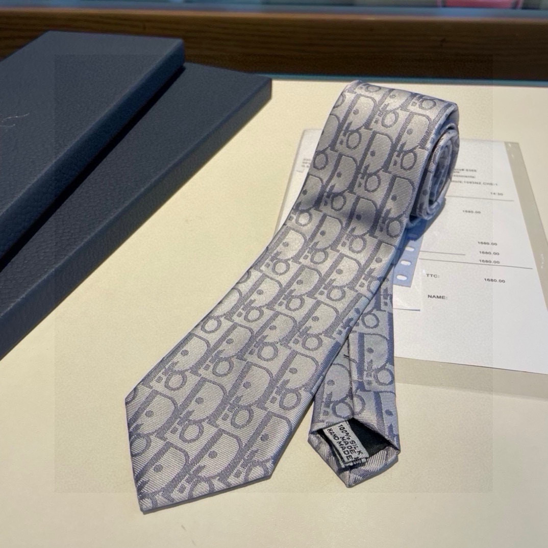 “Dior Man’s CD Tie: Iconic Logo Design for Elegant Fashion Statement” - 图片 7