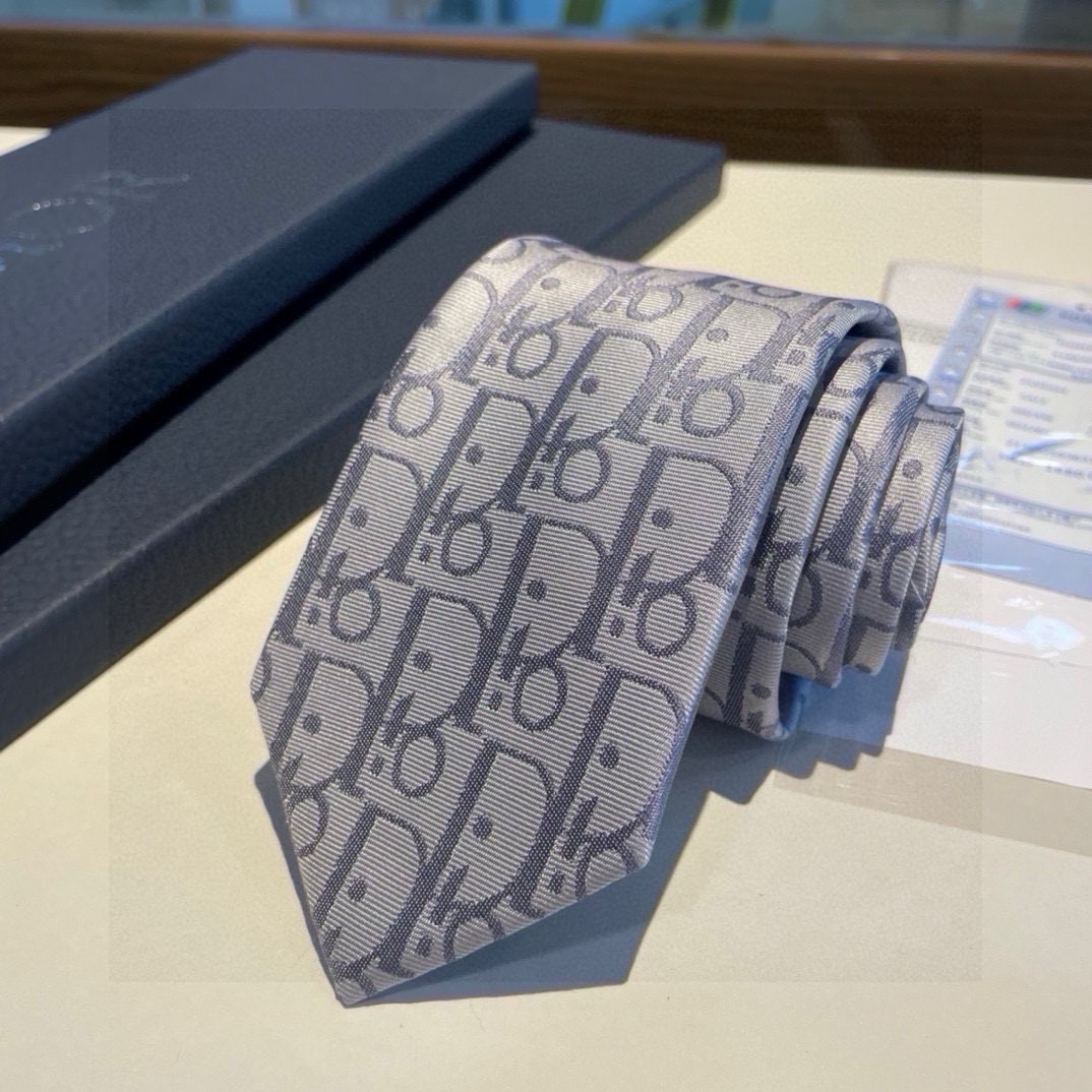 “Dior Man’s CD Tie: Iconic Logo Design for Elegant Fashion Statement” - 图片 6