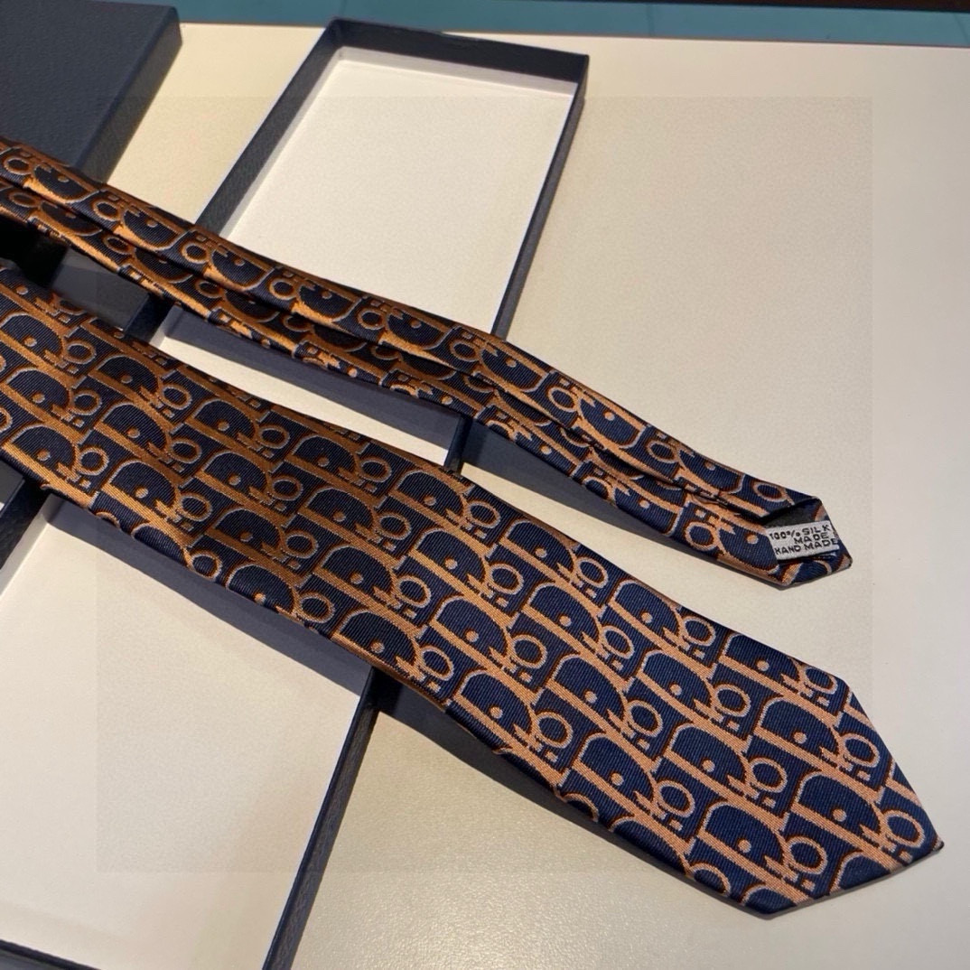 “Dior Man’s CD Tie: Iconic Logo for Elegant Fashion Statement” - 图片 4