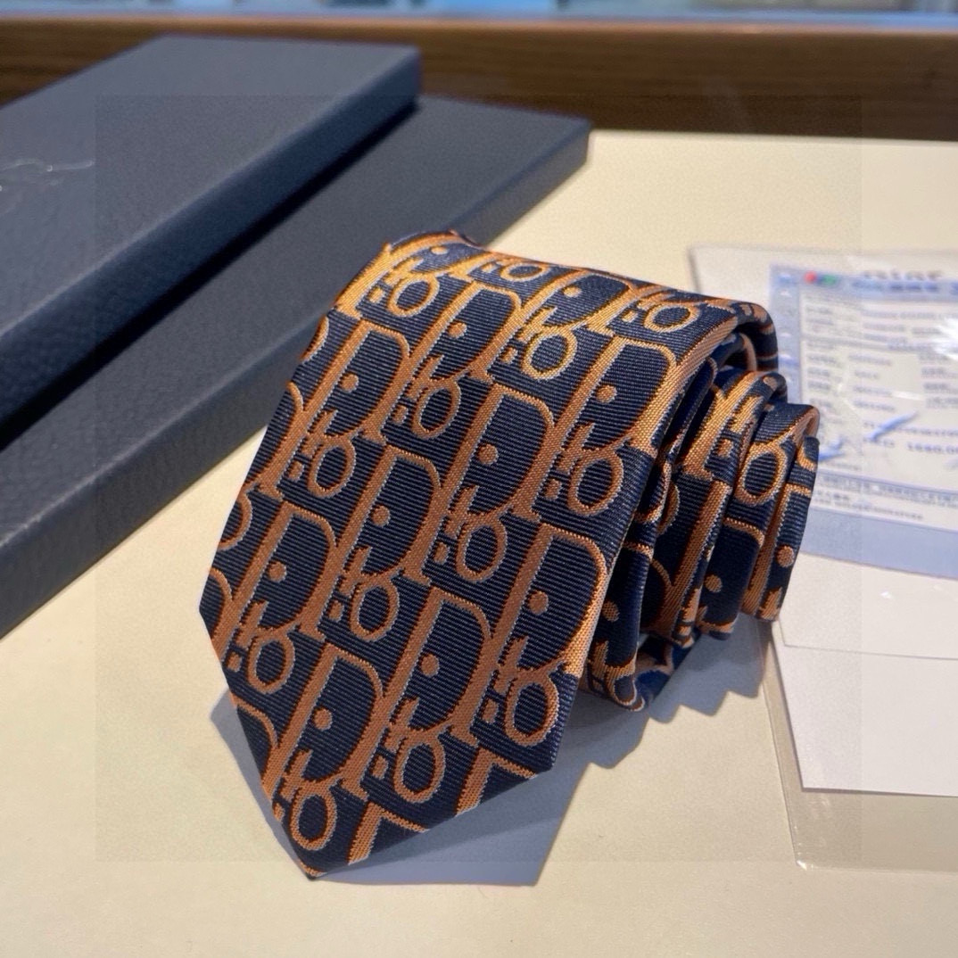 “Dior Man’s CD Tie: Iconic Logo for Elegant Fashion Statement” - 图片 8