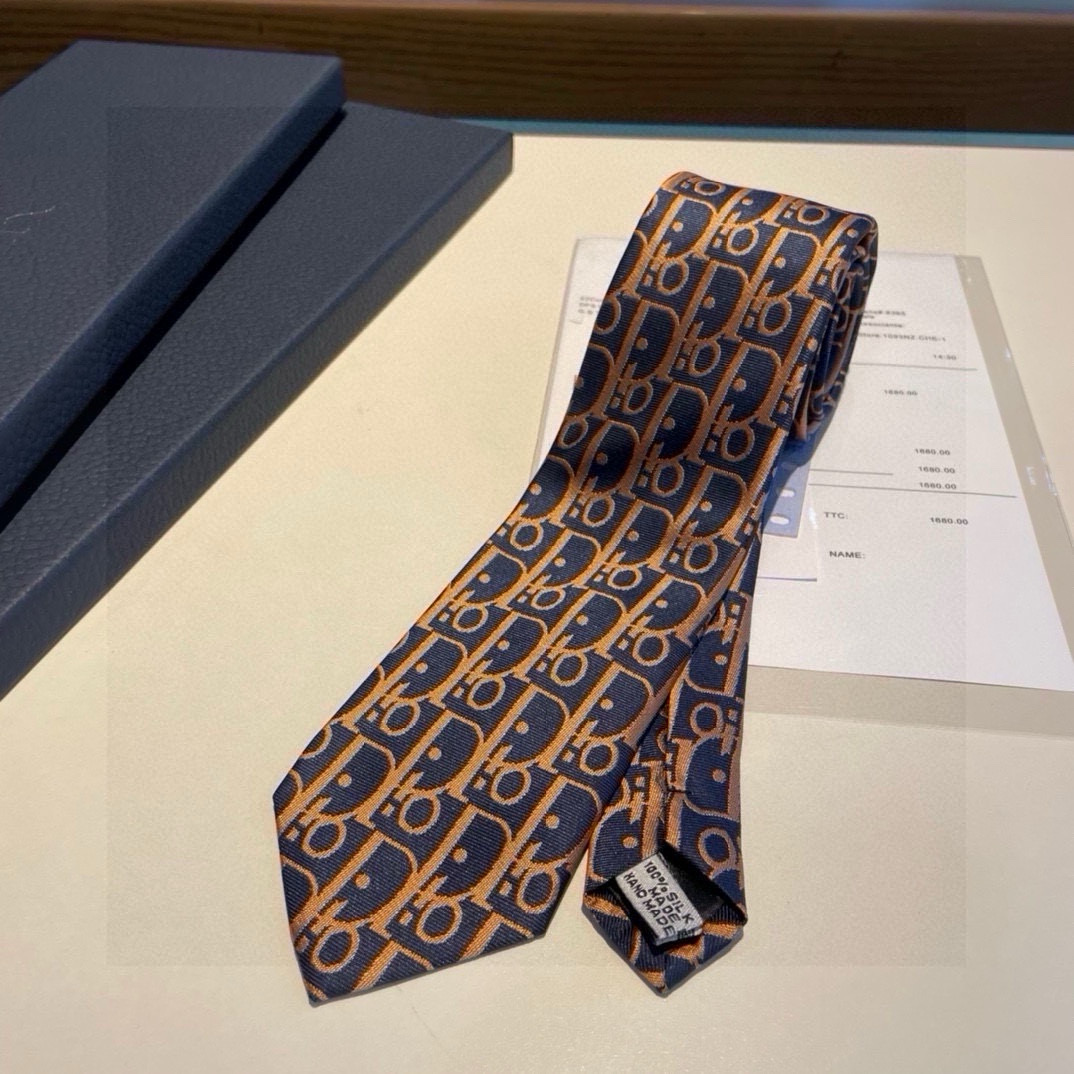 “Dior Man’s CD Tie: Iconic Logo for Elegant Fashion Statement” - 图片 7
