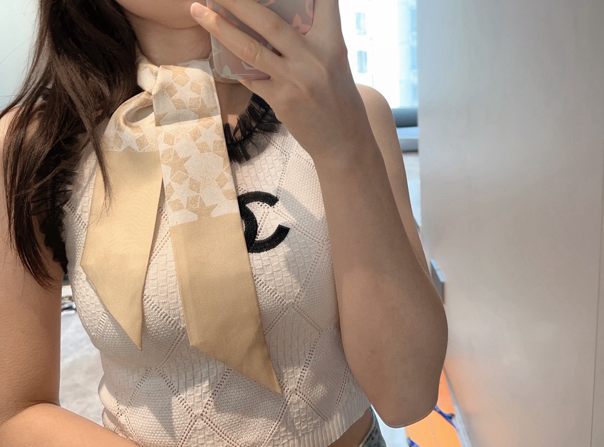 NO:379323,18 MMI silk stars, fashionable and fashionable. It's so easy to wear. It's really rare to keep many of them. The best quality feedback~ Dior has become popular all over the world~ Sisters must stock up on the MITZAH series of scarves, which are the main ones in Dior this year. It can not only be used as scarves, bow tie, kicker straps, but also as wrist straps and hair straps. The small scarf blooms with endless fashionable charm. It has 100% double-layer twill silk. It is soft and skin-friendly and has a very good look. Sisters hurry up and buy it. It is an essential item for fashion finishing touch~Size: 6100 cm exquisite size scarf, streamers, hair straps, dior, real silk19860909爆18姆米真丝星星,洋气时髦.太好搭了自留好多条真是难得的好货.最好的品质回馈~Dior火了全球的经典款老花丝带~姐妹们人手必囤Dior今年当家主打的MITZAH 系列丝巾.不仅可以当丝巾.领结.绑包带.也可以当手腕带和束发带小小丝巾绽放无穷的时髦魅力百分百双层斜纹真丝打造.柔软亲肤特别好造型.姐妹们抓紧入手.时尚点睛必不可少的单品~Size:6100厘米精致尺寸丝巾,飘带，发束,dior,real silk,accessory