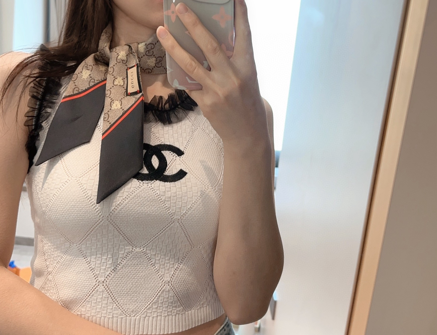 NO:379270,Gucci Bee GG small streamer, the main double-layer silk hair tie. The mixed cabinet comes to VIP to recommend real fashion items, paying tribute to classics. It can be used as a scarf or a hair tie, or it can be tied in the handbag handle. Top imported double-layer silk small streamer 5*90cm silk scarf, streamer, hair tie, gucci, real silk19860909古奇Gucci蜜蜂GG小飘带,主打的双层真丝发束带.混专的柜来VIP推荐真正的尚时单品,向典经致敬.可作围为巾或发带使用,亦可系于包手袋柄中.顶级进口双真层丝小飘带5*90cm丝巾,飘带，发束,gucci,real silk,accessory