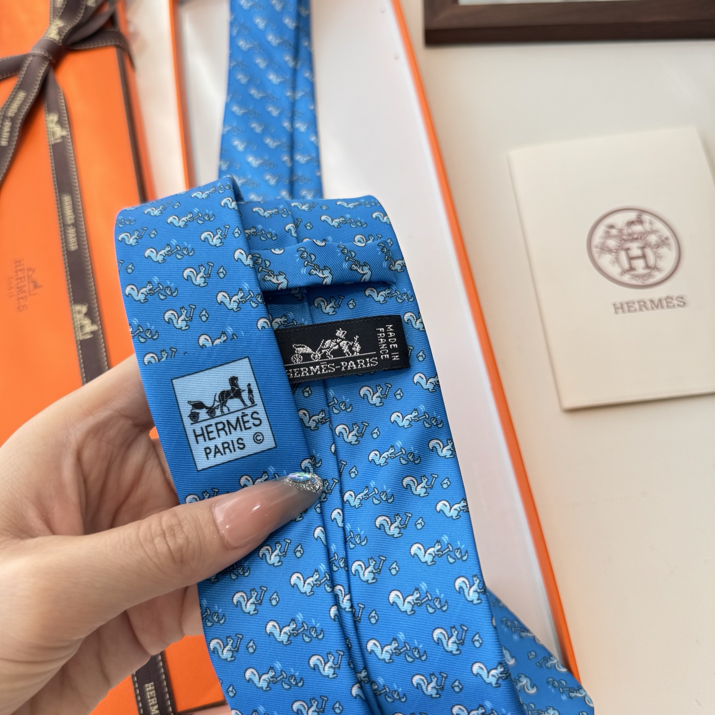 特价特 手工缝制斜纹真丝领带（100%桑蚕丝）。

这件蕴含创意巧思的作品饰有令人惊喜的细节，佩戴这款精
