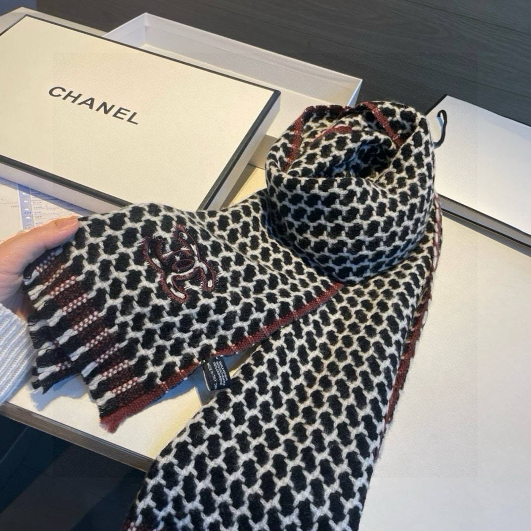  重磅推荐❗️CHA · 香奈儿秋冬新品 · 羊绒轻缩围巾❗️臻选上乘的山羊绒纤维，耗时耗力，再以清泉水