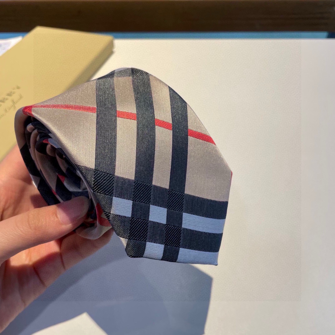 特价 👏B家专柜同步领带出货啦‼️‼️ 巴宝莉男士👔👔，稀有😻😻展现精湛手工与时尚优雅的理想选择，以最经
