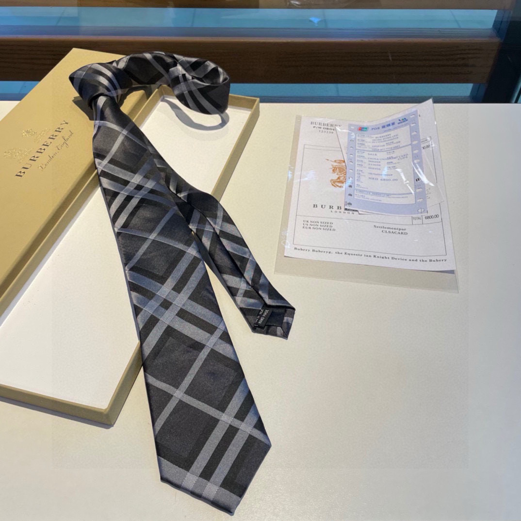 特价 👏B家专柜同步领带出货啦‼️‼️ 巴宝莉男士👔👔，稀有😻😻展现精湛手工与时尚优雅的理想选择，以最经